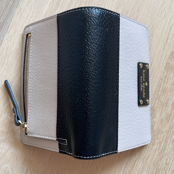 KATE SPADE NWOT WALLET - Picture 8 of 17